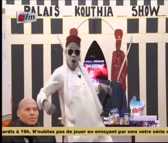 Vidéo- Quand Karim Wade invite à voter Non dans sa cellule et reprend le tube de You pour…