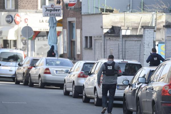 Opération antiterroriste à Bruxelles : deux hommes retranchés après une fusillade à Forest
