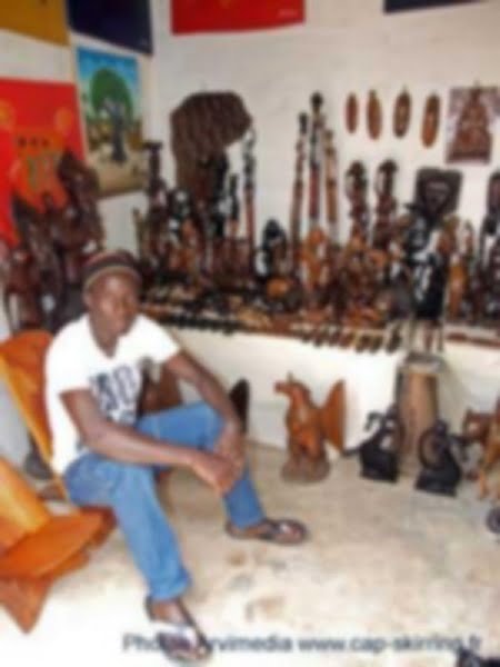 Audio- Incroyable au  Cap Skirring: les marchands d’arts maraboutent les toubabs pour qu’ils achetent leurs produits