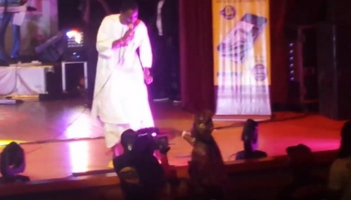 (Vidéo) Sargal Jiggen: cette dame interrompt le show pour demander de l’argent à Waly Seck, Balla Gaye 2… Regardez