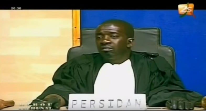 Sketch Rirou Tribunal – Episode 55 « Horaire Bi » du Mercredi 02 Mars 2016