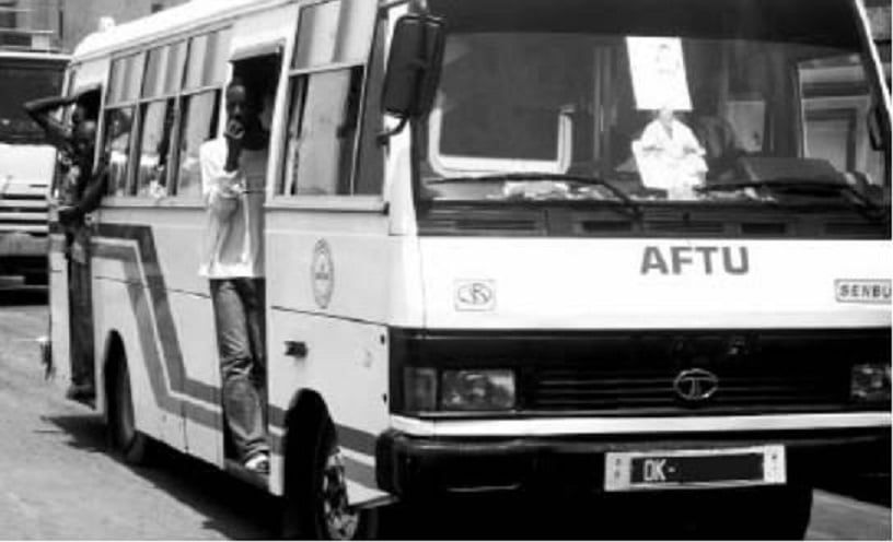 Audio- Le bus tata à bord duquel est tombé cette fille grièvement blessée a continué son chemin sans …