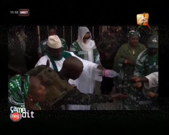 Vidéo: Yaya Jammeh en pleine séance mystique devant son Palais…Regardez