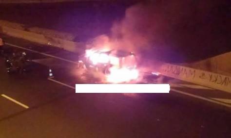 Audio: Bombardier réagit, après avoir échappé à la mort, à bord de son véhicule qui a pris feu