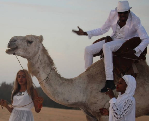 (5) Les images inédites du prochain clip de Baba Hamdy