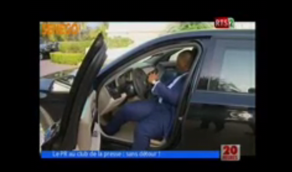 Vidéo: Il arrête la voiture du président Macky Sall pour lui montrer  son……