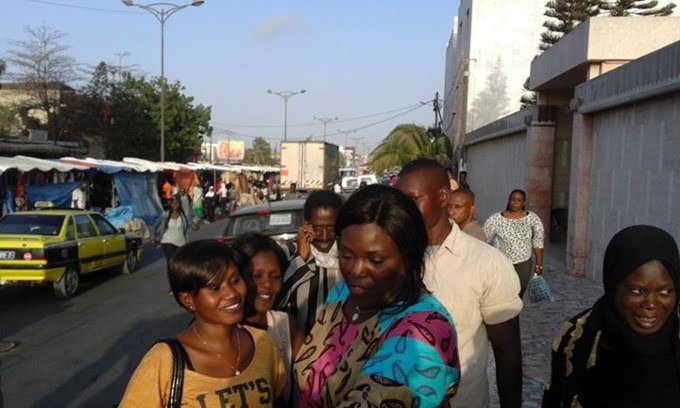 Madame la Première Dame arrêtez d’exploiter la misère des banlieusards pour votre simple promotion !! (par: ALIOUNE BADARA FALL)