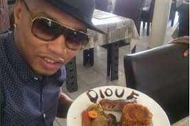 Vidéo-Le journaliste gambien regrette d’avoir invité El Hadj Diouf… Les raisons Version Sa