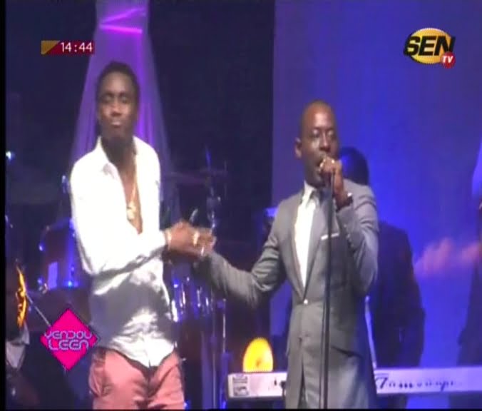 Vidéo: Dj Boub’s s’est mis à chanter pour son épouse, lors d’une soirée au ‘King Fahd’ de Waly Seck. Regardez