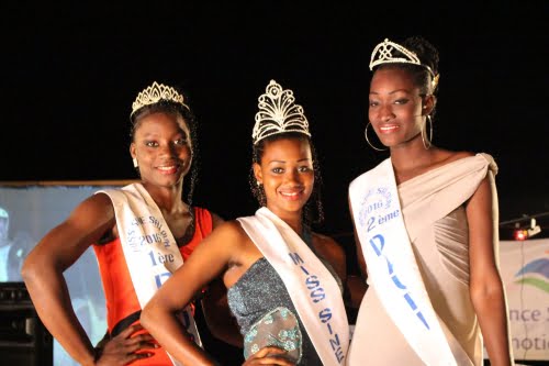 La Miss Sine- Saloum 2016 s’appelle Maman : la superbe fille va représenter Fatick et Kaolack à l’élection Miss Sénégal.