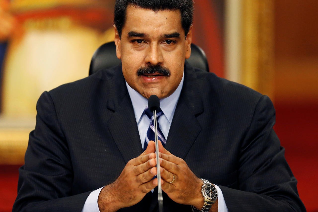 Venezuela: Face aux pressions, le président Maduro temporise