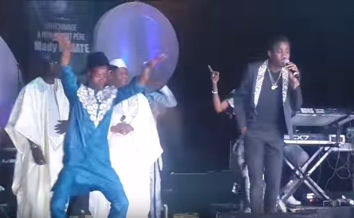 Vidéo – Le show de Waly Seck à la célébration des 25 ans de musique de Papis Konaté