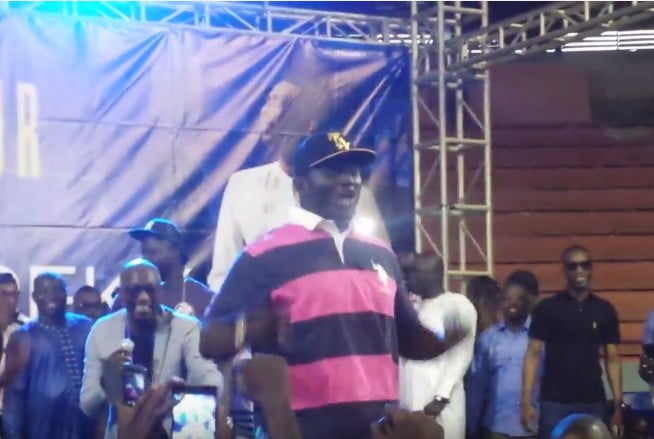 Vidéo: Balla Gaye 2 chauffe le concert de Youssou Ndour au Stadium Marius Ndiaye