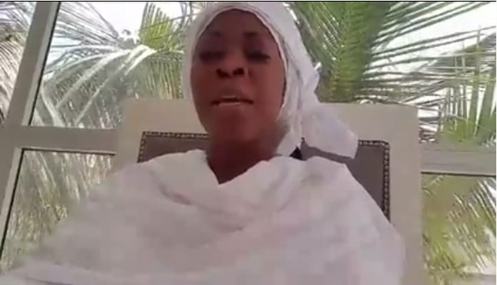 Vidéo: l’hommage émouvant de Aby Ndour à Baye Laye