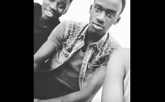 Vidéo: Le regard assassin du fils de Mapénda Seck à son ami qui l’empêche de… Regardez