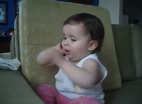 Vidéo: Quand les bébés prennent le pouvoir aux adultes. Regardez
