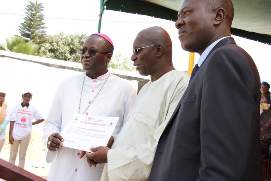 Mgr Benjamin Ndiaye encourage les catholiques à donner de leur sang
