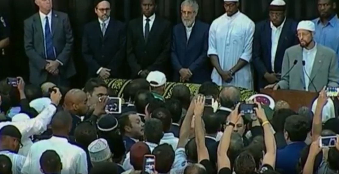 Vidéo:  les funérailles musulmanes de Mohamed Ali ont commencé