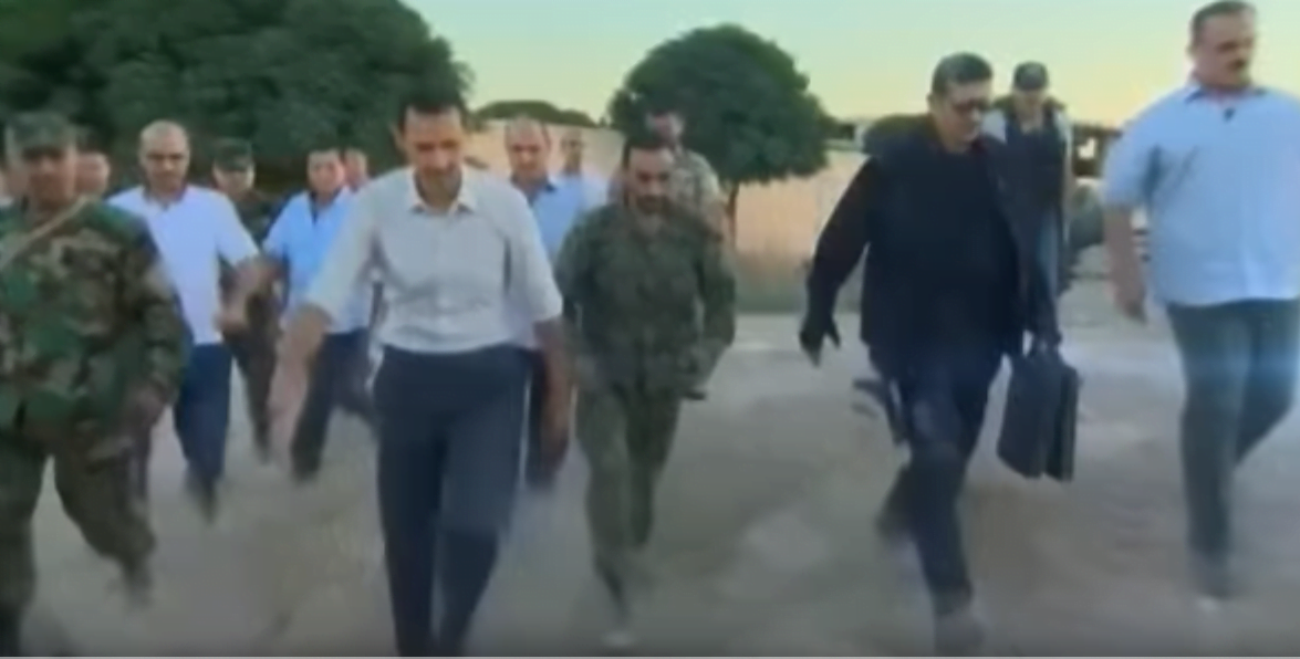 Vidéo: En Syrie, Bachar al-Assad s'affiche sur le front