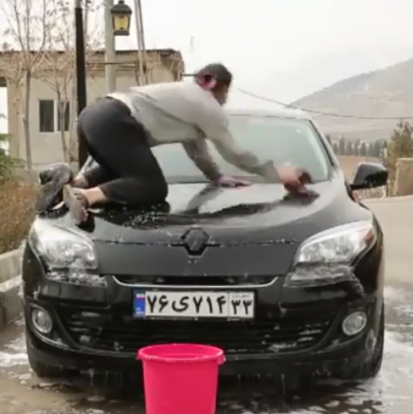 Vidéo: Plus zélé que ce laveur, tu meurs! regardez