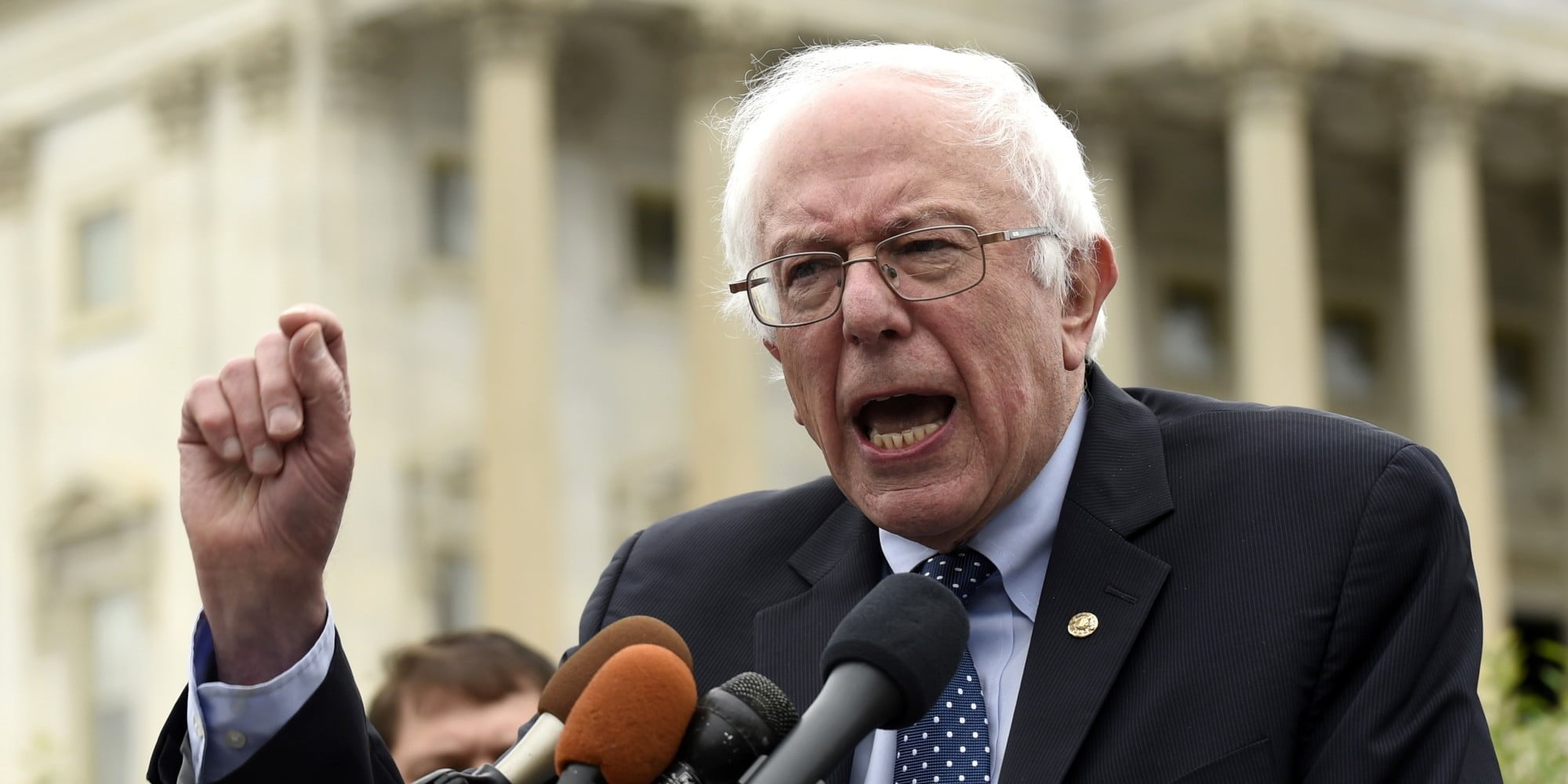 Bernie Sanders soutient officiellement Hillary Clinton