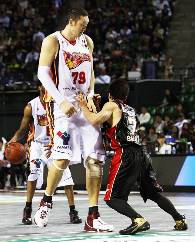 Sun-Ming-Ming-Tall-Basketball-Player