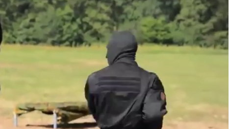Vidéo: Entrainement martial de militaires. Regardez