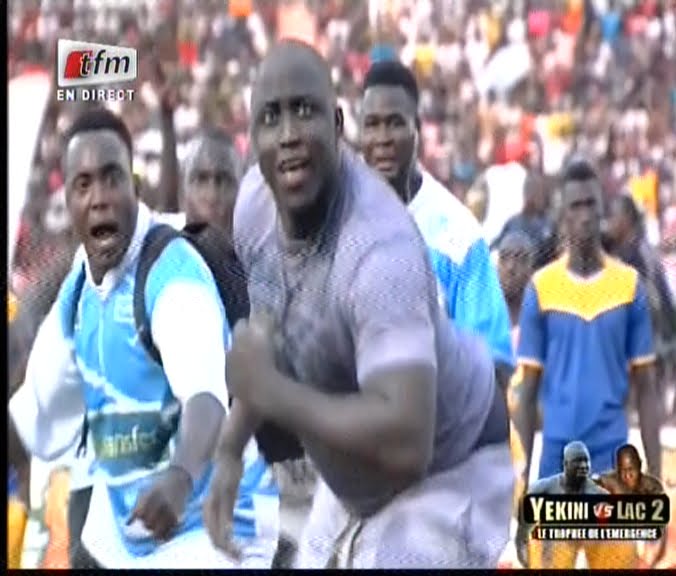 Vidéo: « Touss – Bakkou » Lac de Guiers 2  contre Yekini Combat du Dimanche 24 Juillet 2016 . Regardez