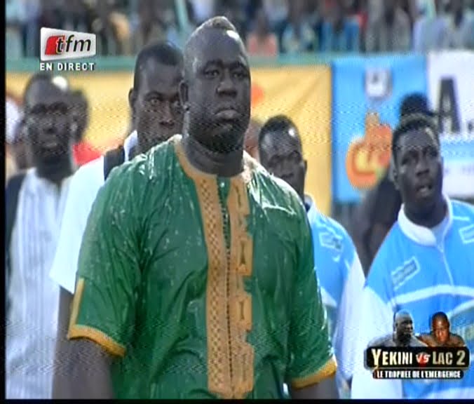 Vidéo: « Touss – Bakkou » de Yekini contre Lac Guiers 2 Combat du Dimanche 24 Juillet 2016 . Regardez