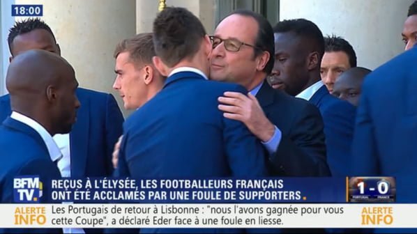 Les Bleus à l’Elysée : pourquoi François Hollande n’a embrassé que Laurent Koscielny