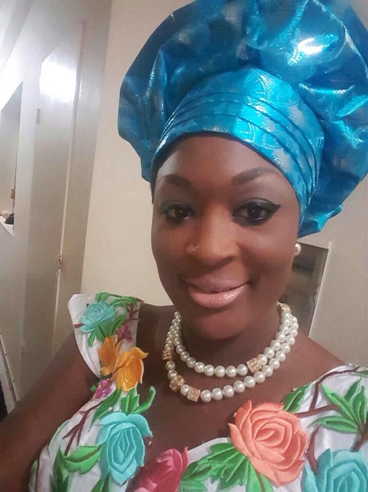 Photos-Titi se distingue en taille-basse: La chanteuse a-t-elle mis de coté son style extravagant?