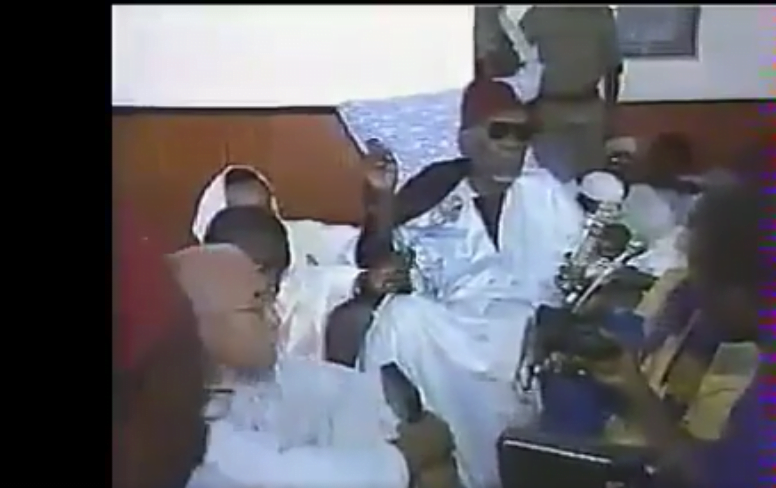 Vidéo Quand Mame Dabakh se referait à Serigne Touba. Regardez!