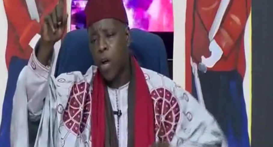 Vidéo: L’insaisissable Kouthia signe son retour dans la peau de Mbaye Ndiaye – Regardez.