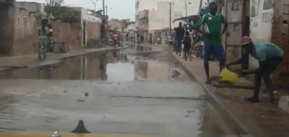 Vidéo: Premières pluies, Saint Louis enfile son masque de ville charognarde et crasseuse – Regardez.