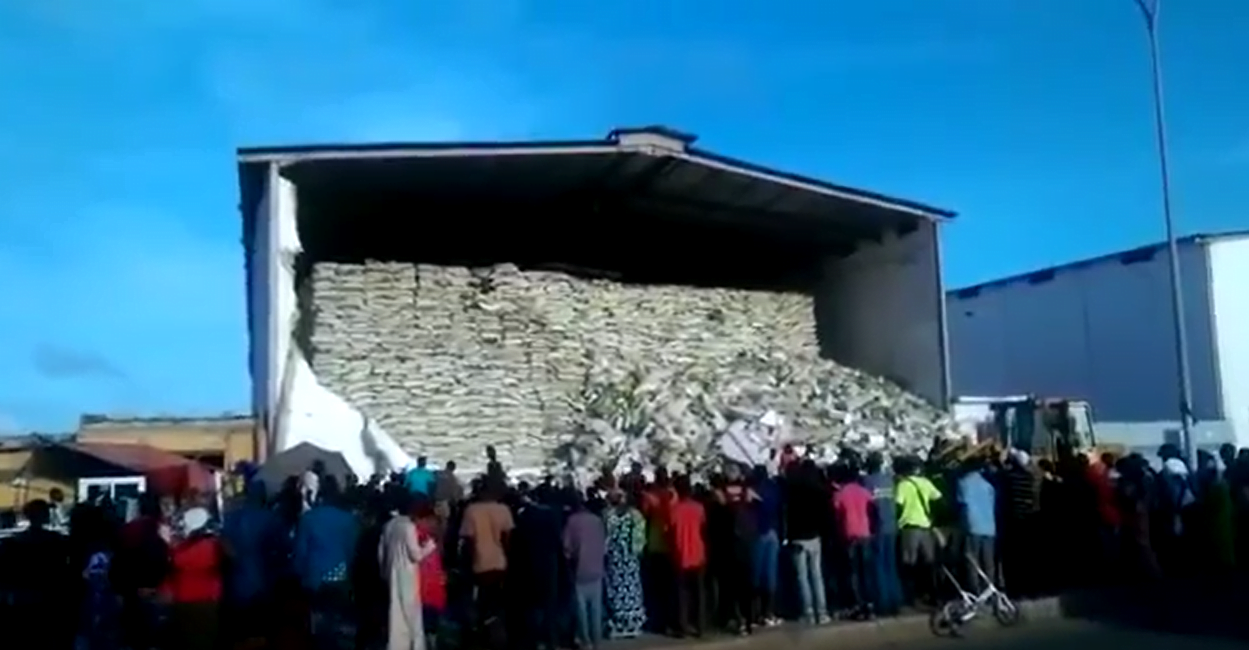 Vidéo: L’effondrement d’un entrepôt à Mbao qui a fait un mort – Regardez.