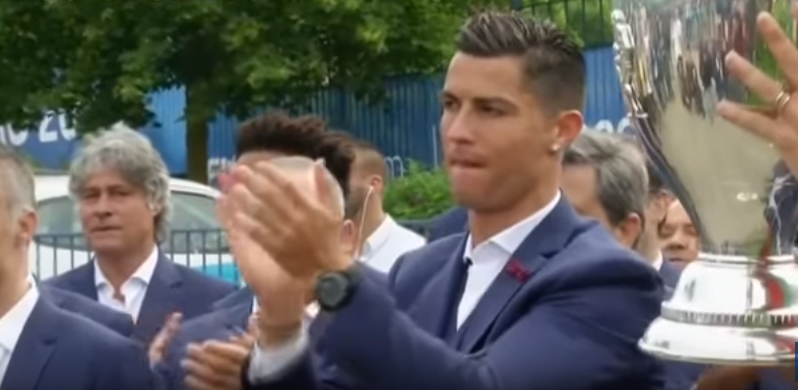 Vidéo: Ronaldo et coéquipiers, futurs commandeurs de l’Ordre du Mérite, en route pour le Portugal
