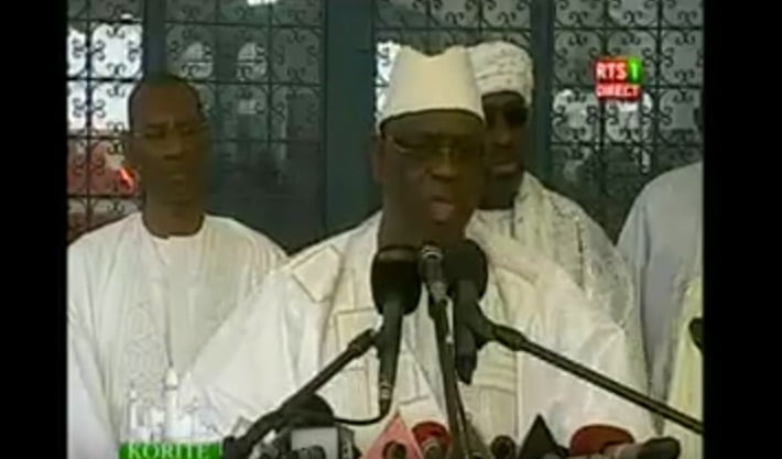 Vidéo: La déclaration de Macky Sall après la prière de Korité 2016. Regardez