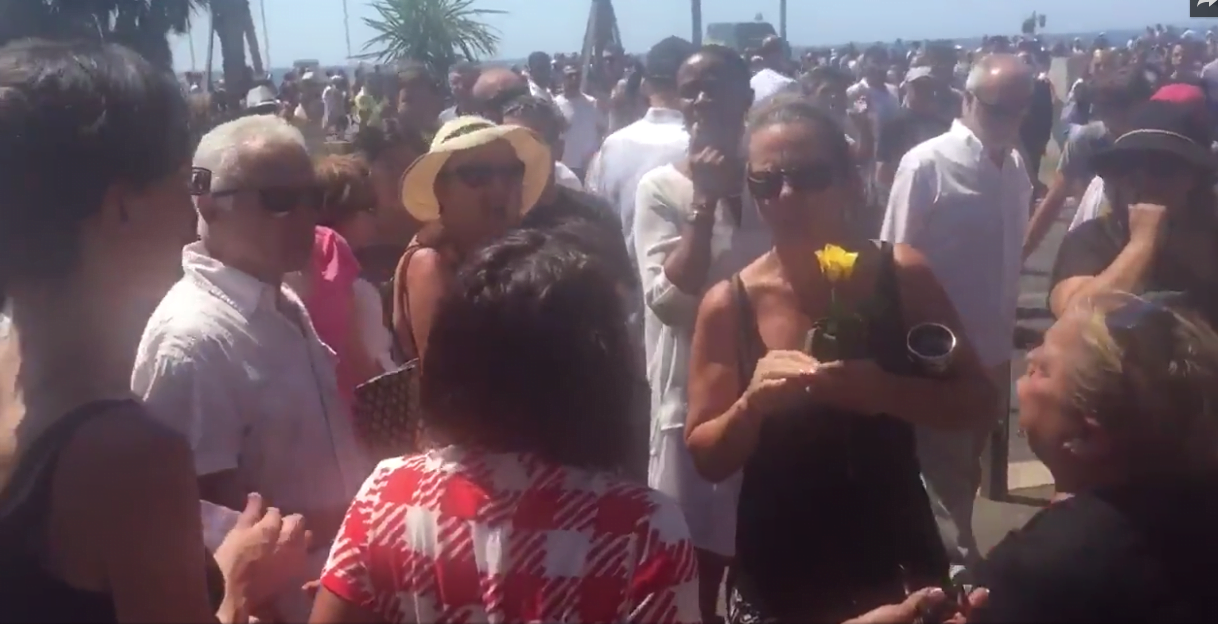 Vidéo – France: Un incident raciste après la minute de silence – Regardez