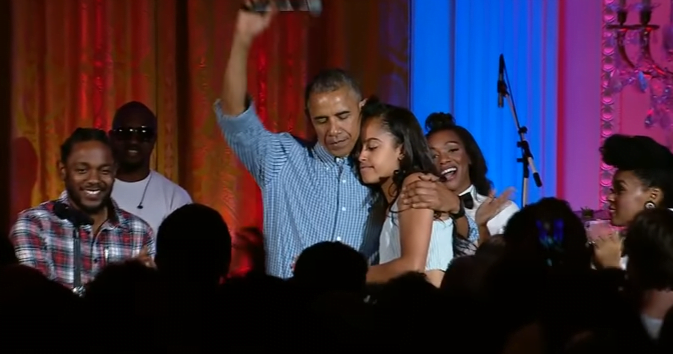 Vidéo: Quand Barack Obama souhaite joyeux anniversaire à sa fille.Regardez