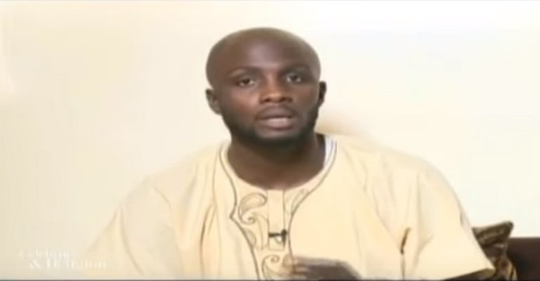 Vidéo – Célébrités et Religion: Aba No Stress nous récite la sourate « Al Kafiroun »