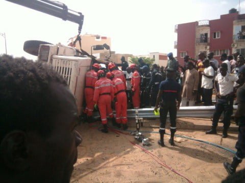 Vidéo : Accident du camion au pont de Nord foire – le chauffeur finalement amputé. Regardez