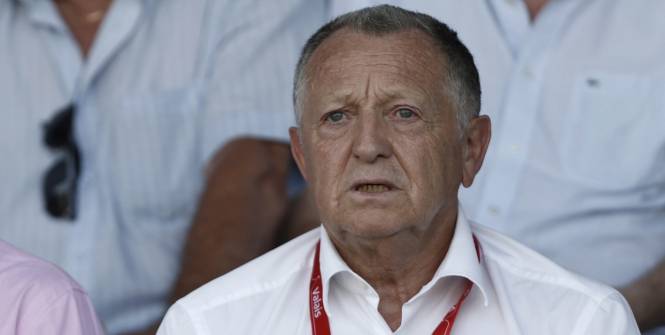 Aulas ne lâche pas les basques au PSG