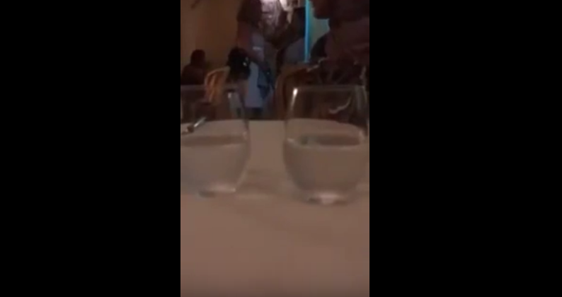 Vidéo: Un patron raciste d’un restaurant insulte des femmes musulmanes voilées – Regardez.