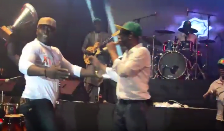 Vidéo: Le Show de Lac 2, le tombeur de Yekini au concert de Youssou Ndour – Regardez.