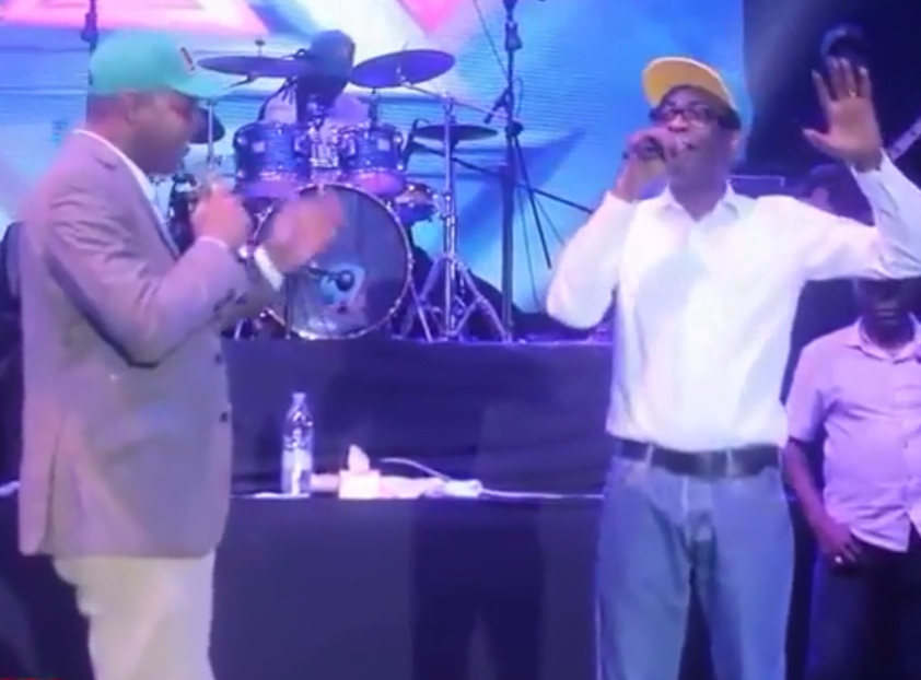 Vidéo: Le discours de Mame Mbaye Niang appuyé par Youssou Ndour lors de son concert dans la banlieue- Regardez.