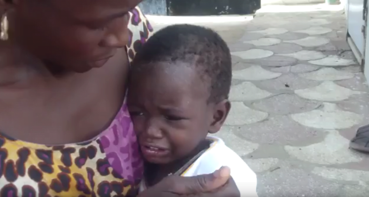 Vidéo: Le cris de détresse d&rsquo;une mère d&rsquo;un bébé bisexué hermaphrodite à Louga – Regardez.