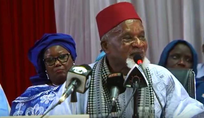 Vidéo: Iyane Thiam accorde son « xalam » et décortique le prénom du président Sall – Regardez.