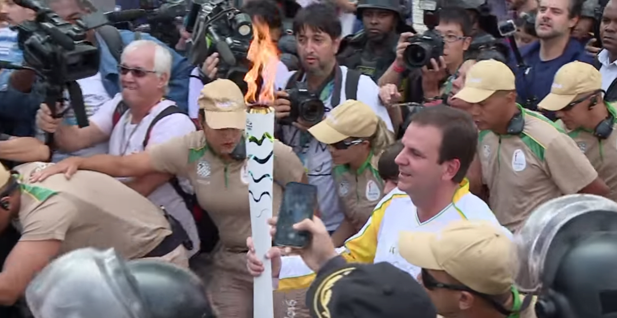 Vidéo: La flamme olympique est arrivée à Rio de Janeiro – Regardez.