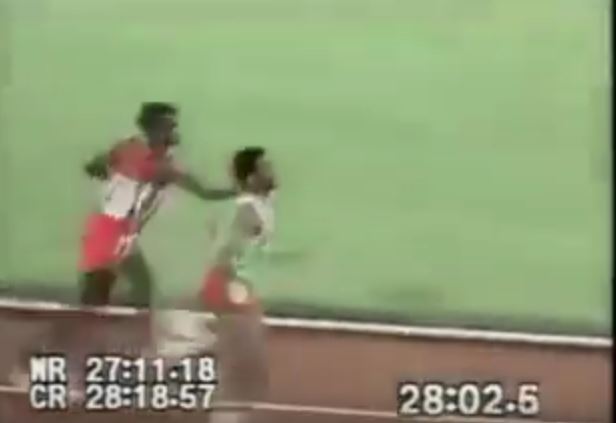 Vidéo: Le plus mauvais perdant est un africain – Regardez.