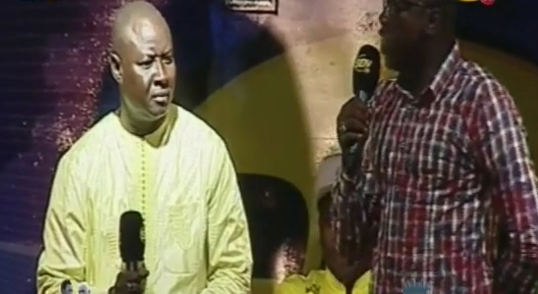 Vidéo: Le Promoteur encense Modou Lo et fait du  » Garou wallé  » à Gris Bordeaux – Regardez.